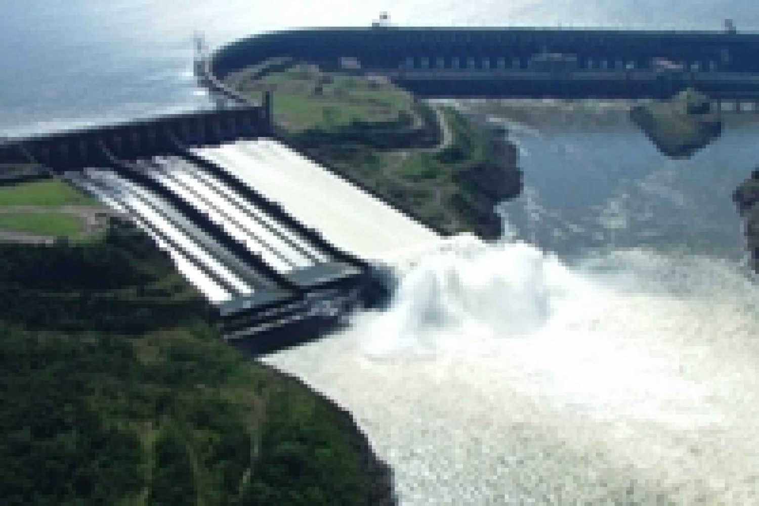 Depuis l'Argentine : Chutes d'Iguazu côté brésilien et barrage d'Itaipu