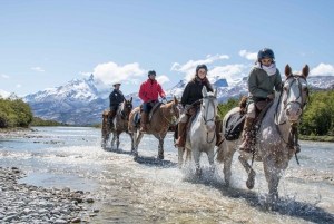 Vanuit El Calafate: Estancia paardrijden en rondvaart