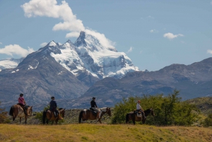 Vanuit El Calafate: Estancia paardrijden en rondvaart
