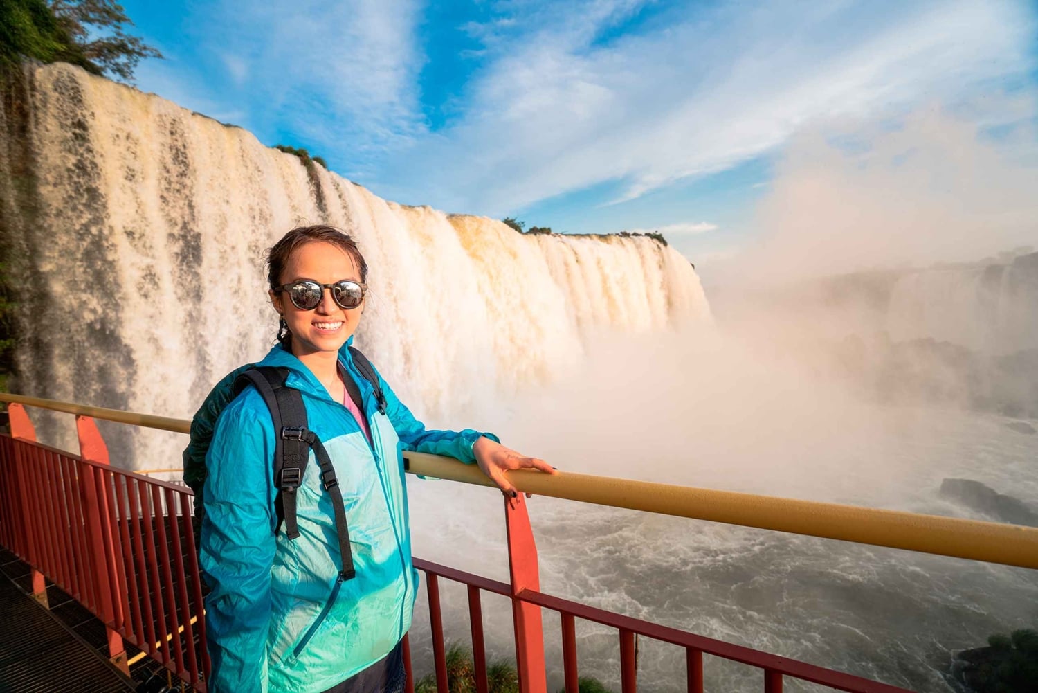 Fra Puerto Iguazu: Argentina og Brasils sider av Iguazu Falls