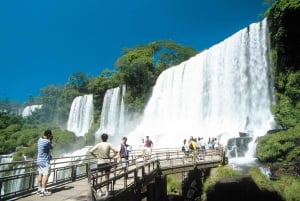 Fra Puerto Iguazu: Argentina og Brasils sider av Iguazu Falls