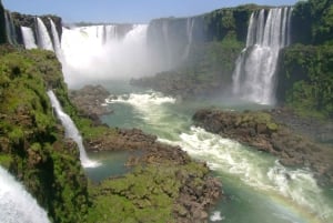 Fra Puerto Iguazu: Argentina og Brasils sider av Iguazu Falls