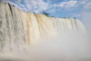 Fra Puerto Iguazu: Argentina og Brasils sider av Iguazu Falls