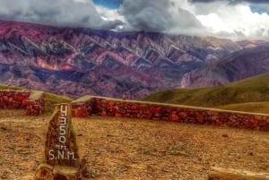 Fra Salta: Serranías del Hornocal og fjellene med 14 farger