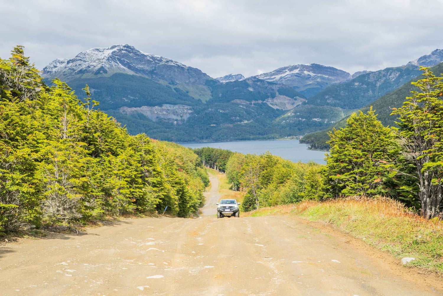 From Ushuaia: Escondido and Khami Lakes Off-Road Tour