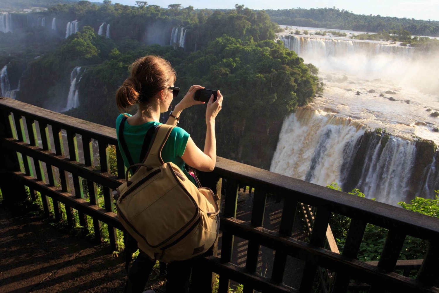 Puerto Iguazu: Tour delle cascate di Iguazu con giro in barca e camion safari