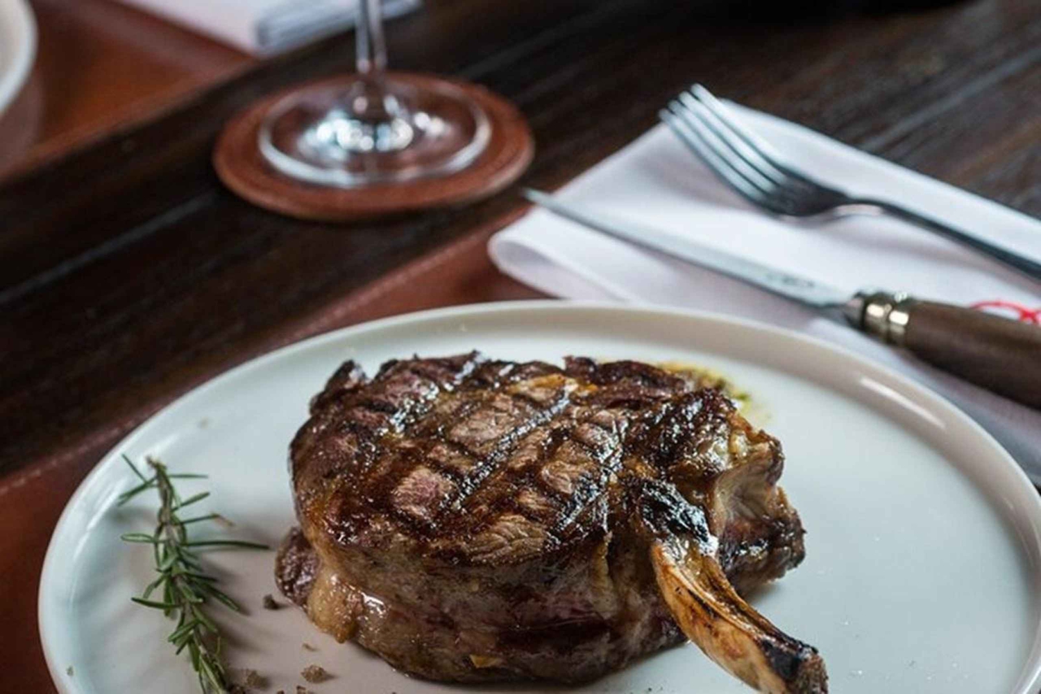 Cena-espectáculo Gala Tango con traslado en autobús clásico opcional.