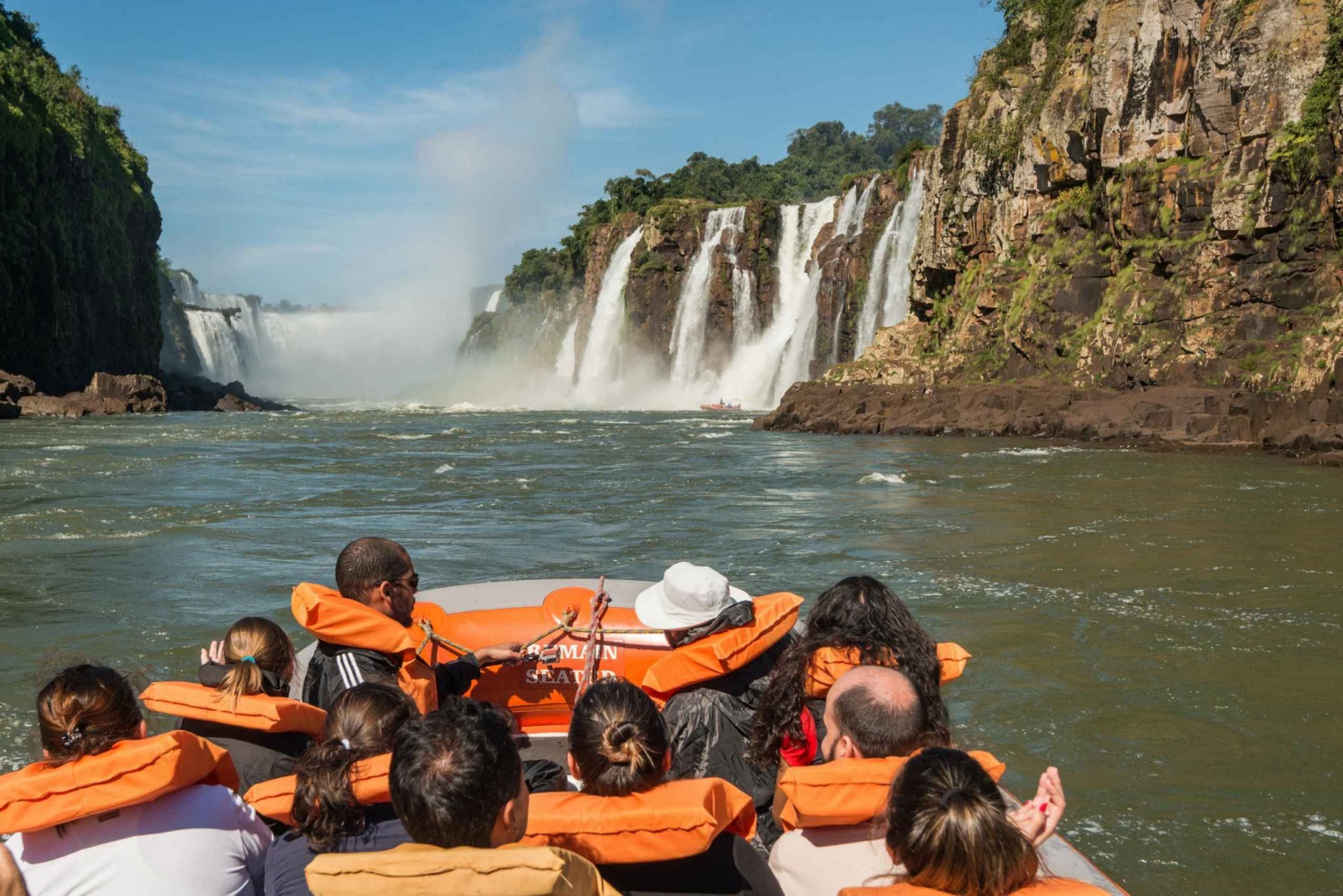 Chutes d'Iguassu : Visite guidée et safari Macuco sur des bateaux-pontons