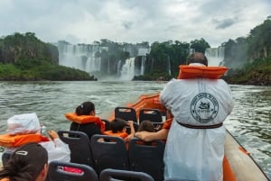Chutes d'Iguassu : Visite guidée et safari Macuco sur des bateaux-pontons