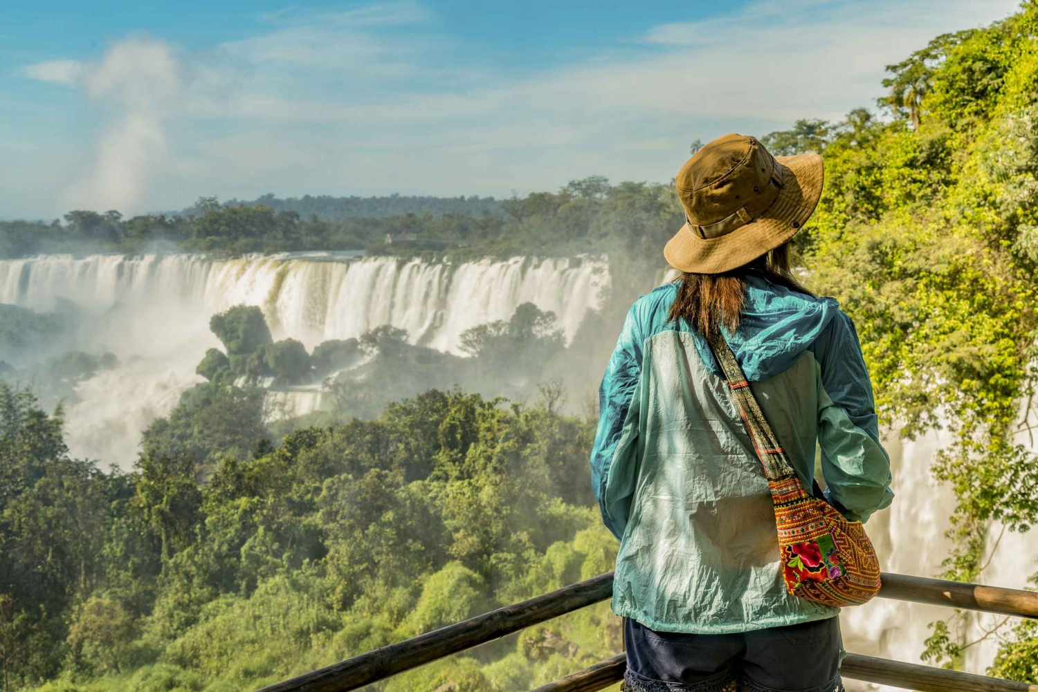 Combo Puerto Iguazú: Tour di 2 giorni alle Cascate di Iguazu + trasferimenti