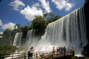 Puerto Iguazú Combo: Wodospady Iguazu 2-dniowa wycieczka + transfery
