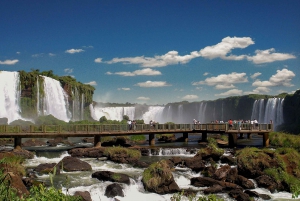 Puerto Iguazú Combo: Wodospady Iguazu 2-dniowa wycieczka + transfery