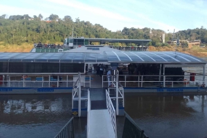 Kattamaram auringonlasku Paranán ja Iguazún joilla.