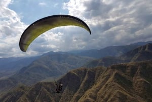 Mendoza: Extended Paragliding Flight with Photos and Video