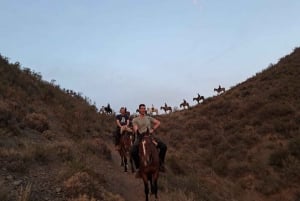 Mendoza: Jazda konna o zachodzie słońca w górach i grillowanie
