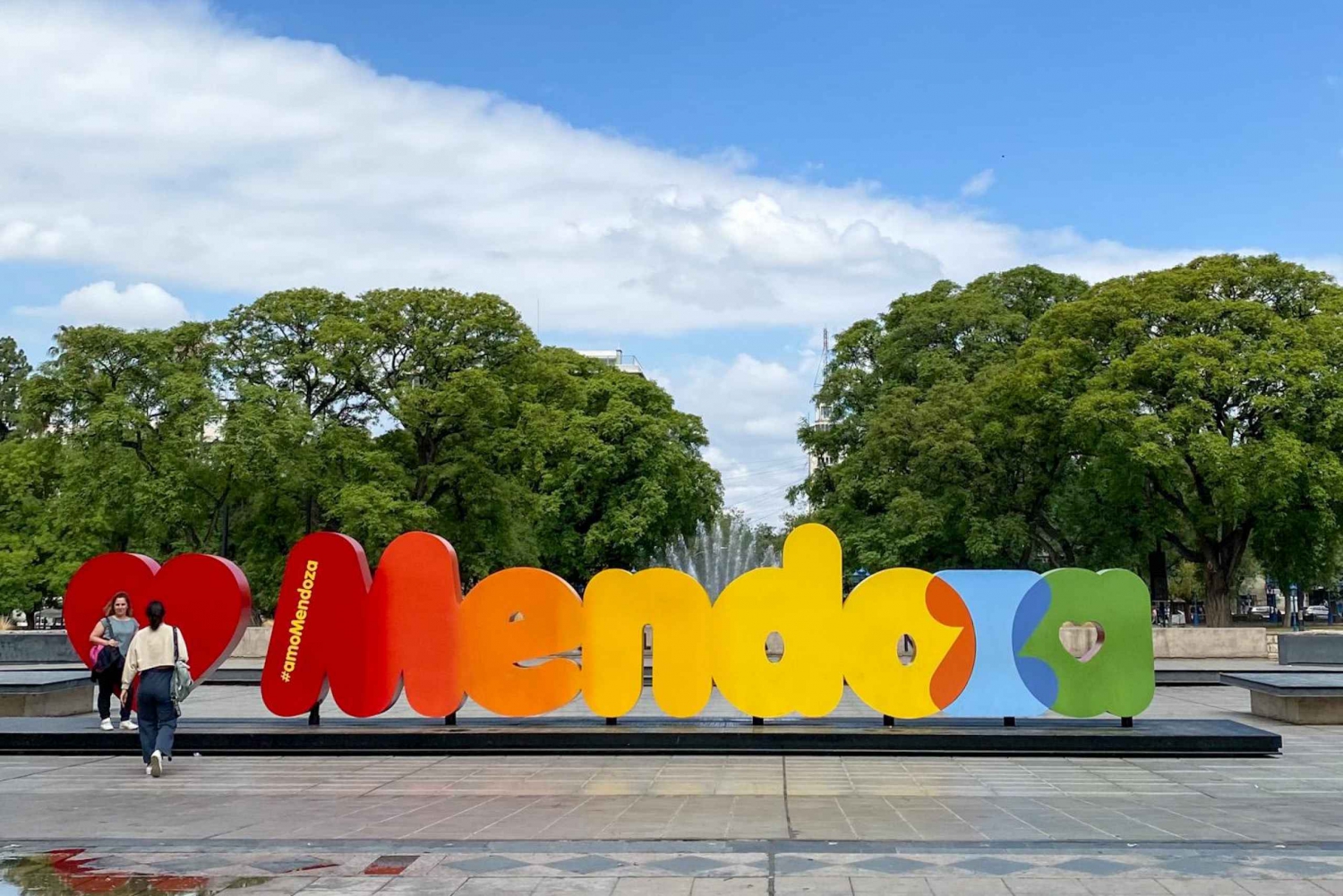 Mendozan kävelykierros: Mendoza: Kaupungin ja pääpuiston historia!