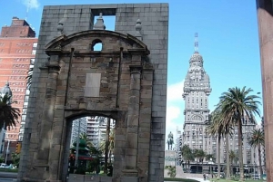 Montevideo : Tour guidato a piedi con una guida