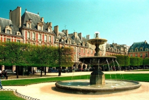 Paris: Place des Vosges & Hugo Museum In-App Audio Tour (EN)