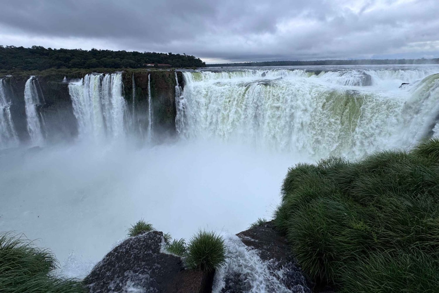 Частная однодневная экскурсия: осмотр водопадов Игуасу с обеих сторон