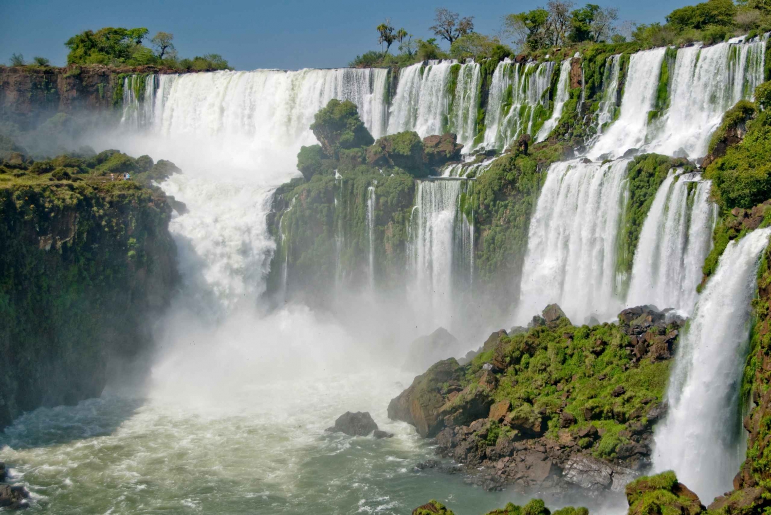 Puerto Iguazu: Argentiinan puolella putouksia