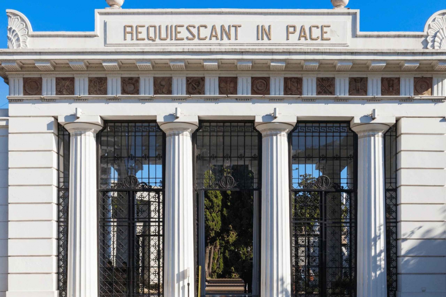 Recoleta Cemetery: A Tour Among Tombs and Legends