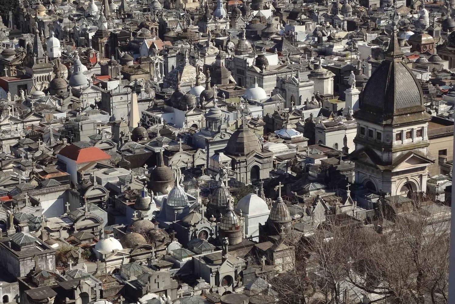 Recoleta-kirkegården: kunst og historier om mausoleerne