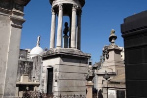 Recoleta begraafplaats: kunst en verhalen van de mausolea