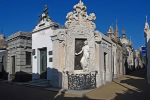 Recoleta em profundidade - não literalmente! Excursão a pé particular