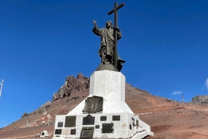 Santiago: Argentina and Chilean Andes Day Trip with Lunch