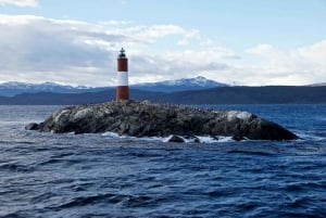 Selando pelo Canal de Beagle até o farol