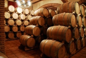 Small-Group Wineries Tour with Tasting and Lunch