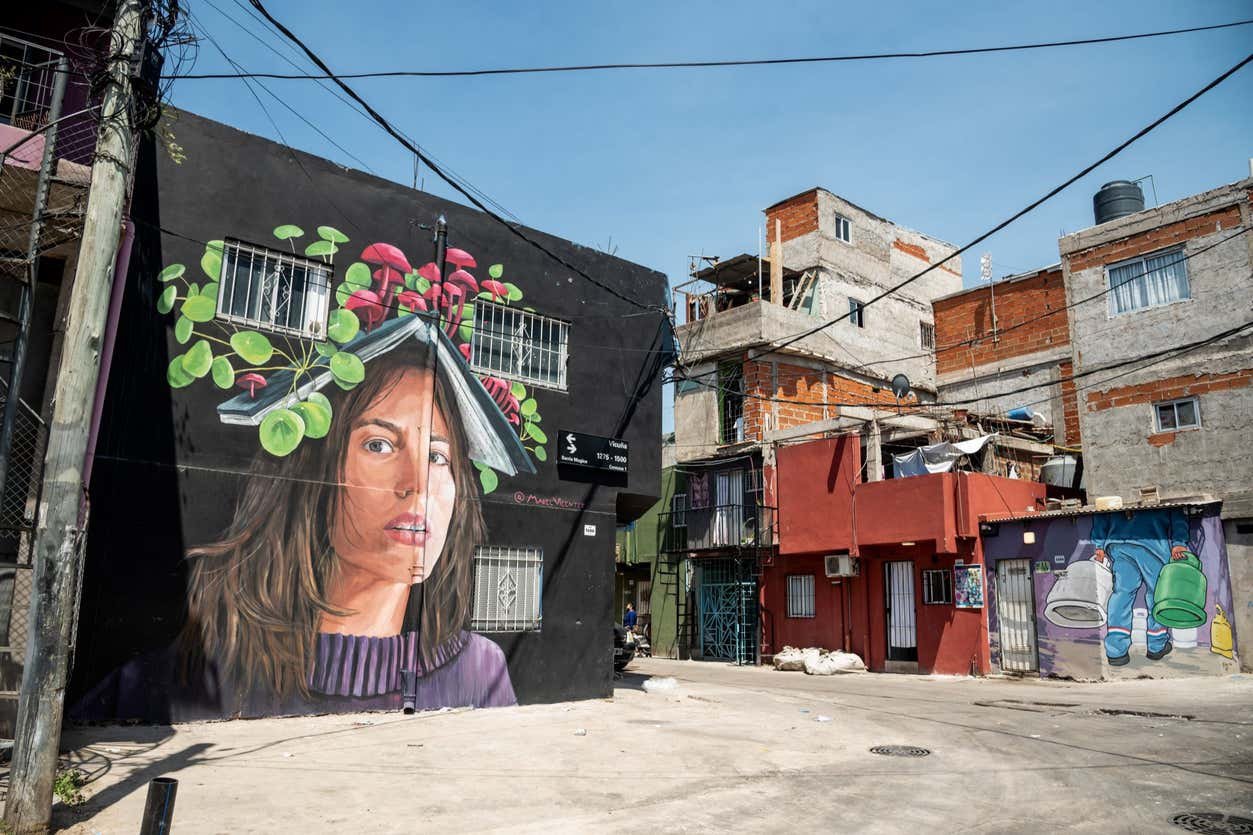 Tour de arte urbano por el barrio Mugica