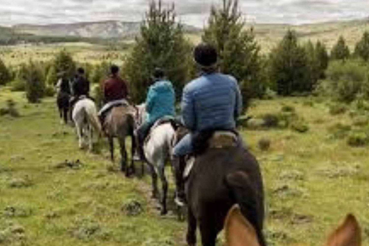 Sunset Horseback Ride in Villa Llanquin, Bariloche