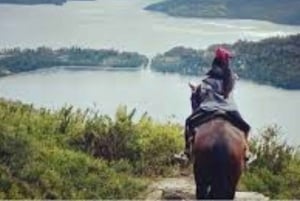 Sunset Horseback Ride in Villa Llanquin, Bariloche