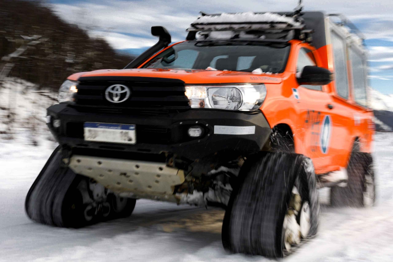 Ushuaia: esperienza antartica con giro in motoslitta e trasferimento