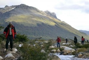 Ushuaia: Esmeralda Lagune Wandertour mit Mittagessen und Getränken