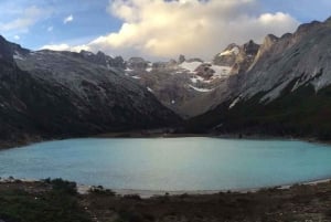 Ushuaia: Esmeralda Lagoon vaellusretki lounaalla ja juomilla.