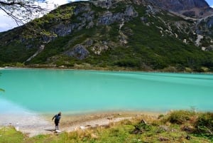 Ushuaia: Esmeralda Lagoon vaellusretki lounaalla ja juomilla.