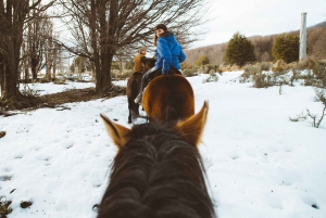 Ushuaia : Excursion d'une journée complète sur le lac, hors des sentiers battus et à cheval