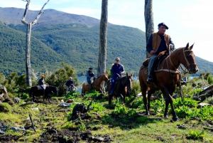 Ushuaia : Excursion d'une journée complète sur le lac, hors des sentiers battus et à cheval