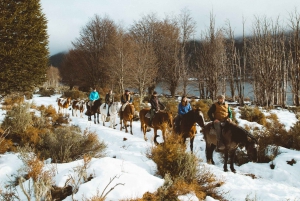 Ushuaia : Excursion d'une journée complète sur le lac, hors des sentiers battus et à cheval