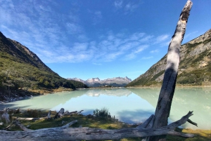 Trekking Emerald Lagoon
