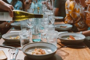 Bezoek 3 familiewijnhuizen met lunch en transfer inbegrepen