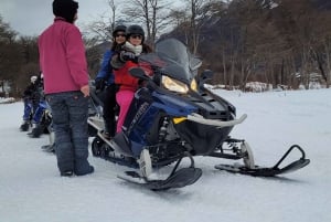 Vit dag i Ushuaia: Snöskoter, culipatin, vandring och mer