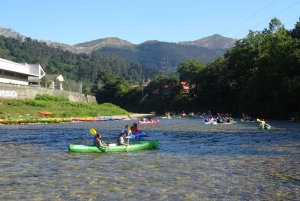 Arriondas: Descenso de Aventura en Canoa por el Río Sella