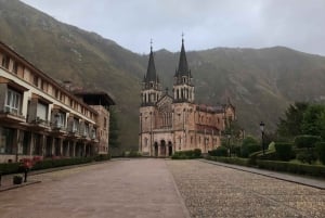 Covadonga y Cascos Históricos Cangas de Onís y Lastres