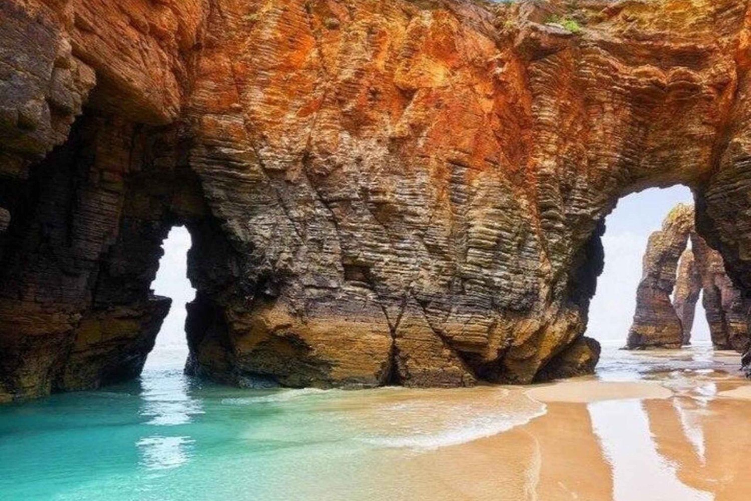 Desde A Coruña: Excursión de un día con guía a Lugo y Playa de As Catedrais