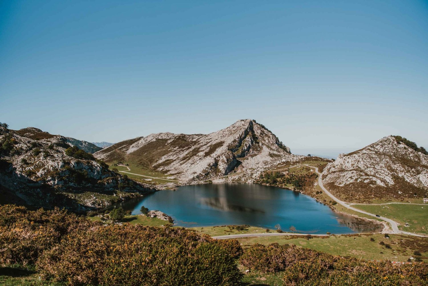 Depuis Oviedo : lacs de Covadonga, Cangas de OnÃs et Lastres