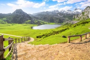 Z Santander lub Llanes: Jeziora Covadonga i Cangas de Onis