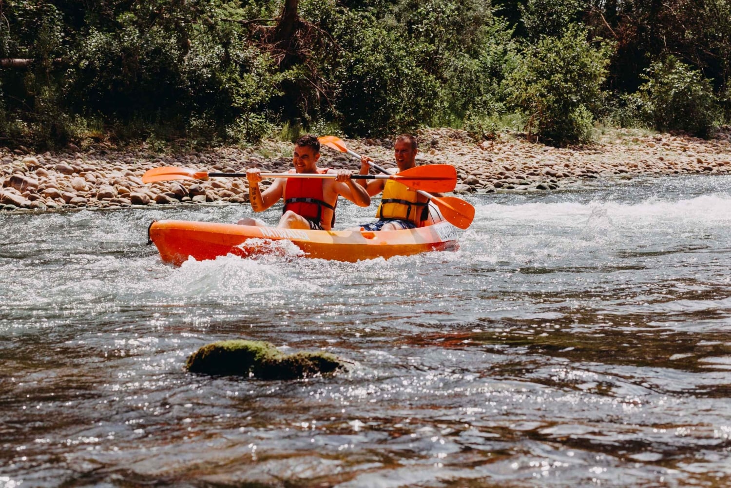Oviedo: Descenso en canoa por el río Nalón